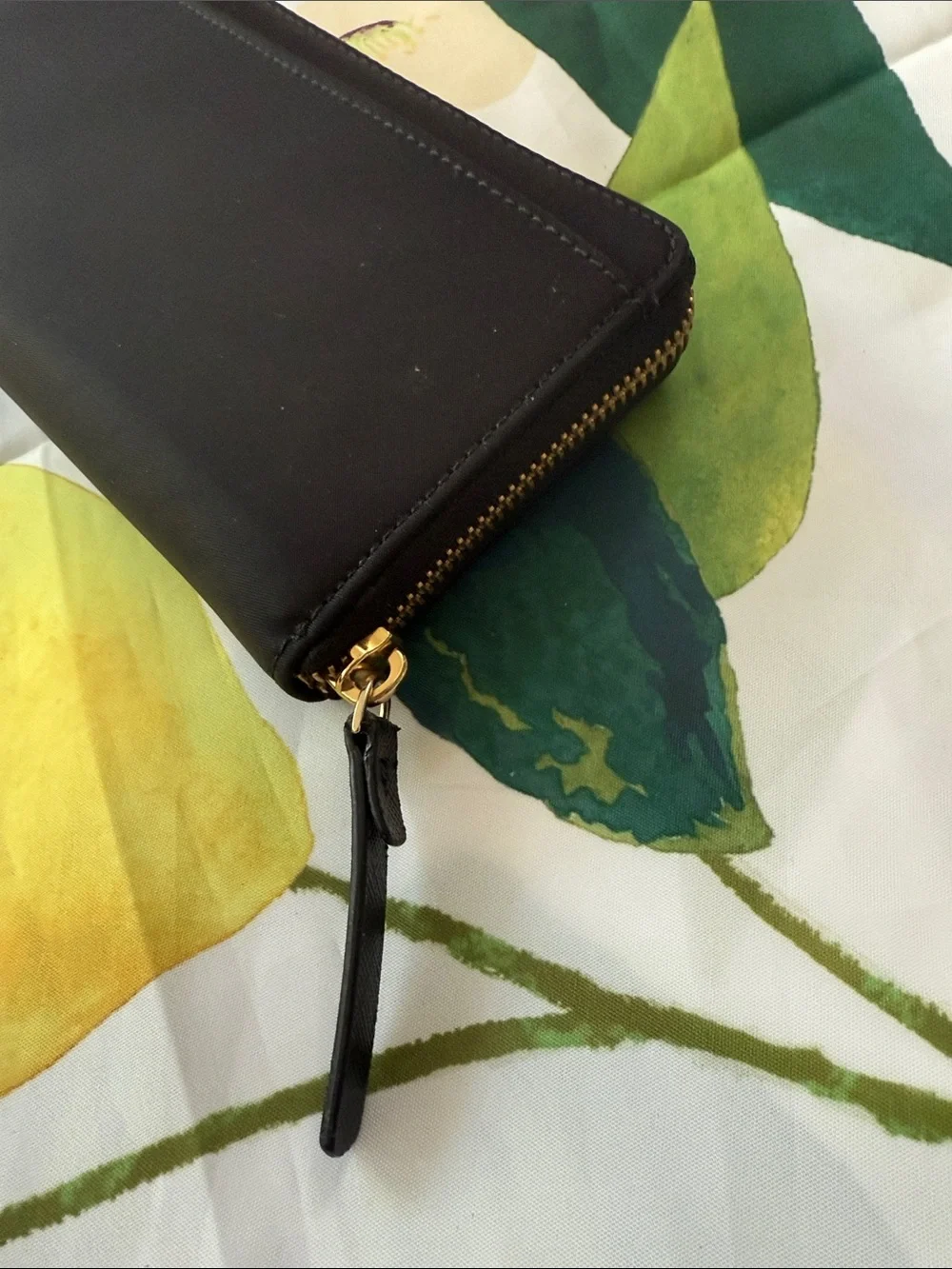 kate spade black zip-around wallet with gold plaque